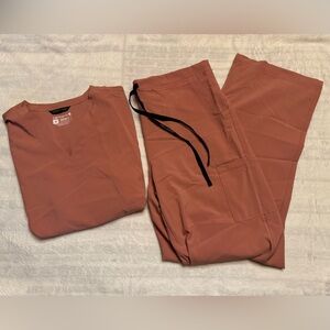 Women’s Carhartt Scrub Set